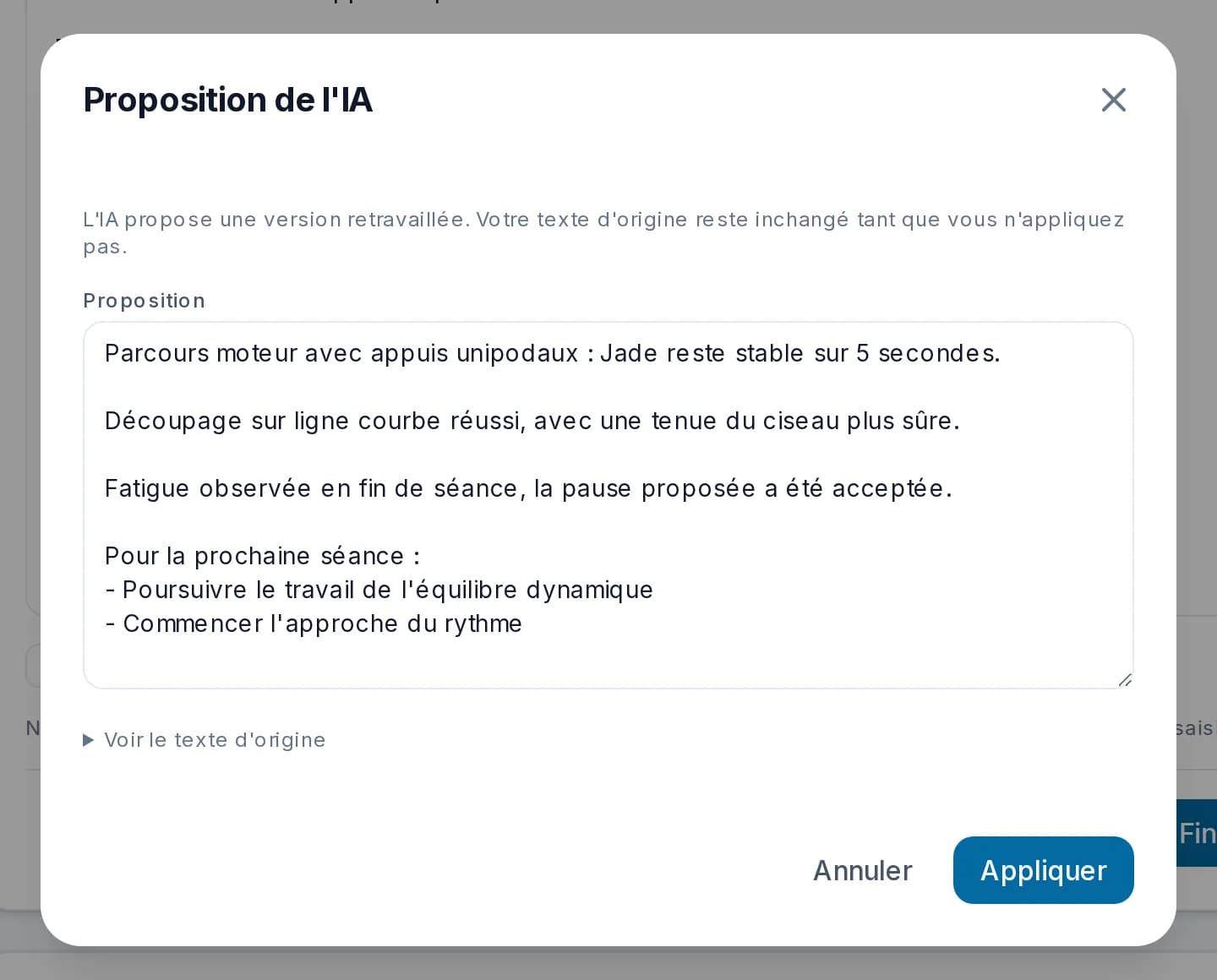 Fenêtre Proposition de l’IA : une note de séance réorganisée, avec les boutons Annuler et Appliquer et le lien Voir le texte d’origine